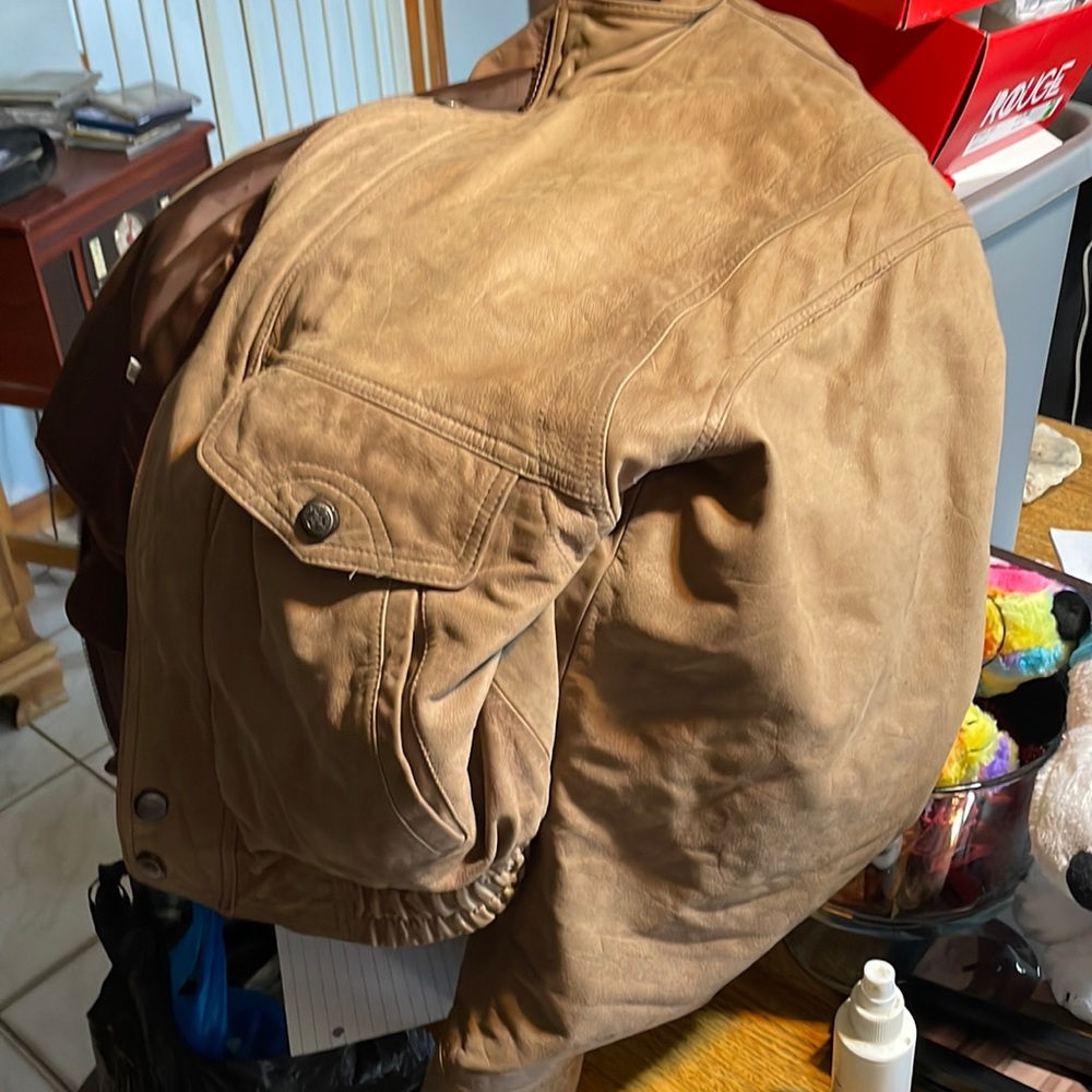 Soft suede ladies jacket size 38 zip outlining looks new